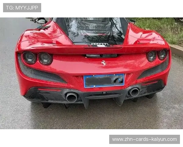 法拉利两车互撞，车迷当场傻眼——豪华赛道的意外瞬间