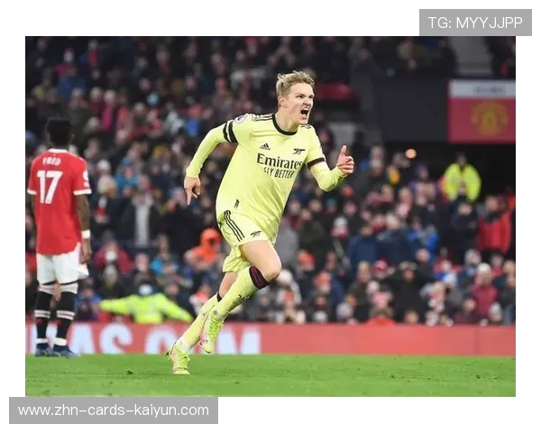 阿森纳压到禁区弧顶，厄德高搓射落点绝妙